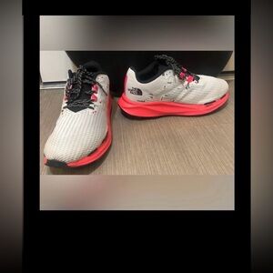 The North Face Sneakers Vectiv Eminus # NFOA5G3M 677 in White & Red size 11 NWOB